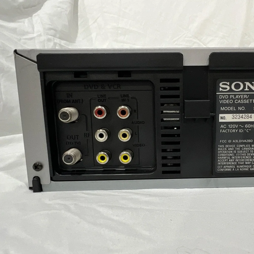 Sony SLV-D300P DVD Player VCR Player Combo Silver (No Remote) Tested Works